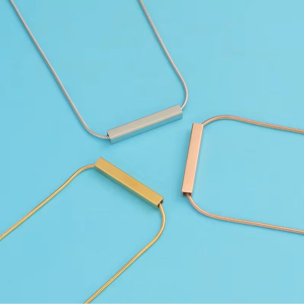 Minimalist Bar Pendant Necklace • GOLD
COLOR